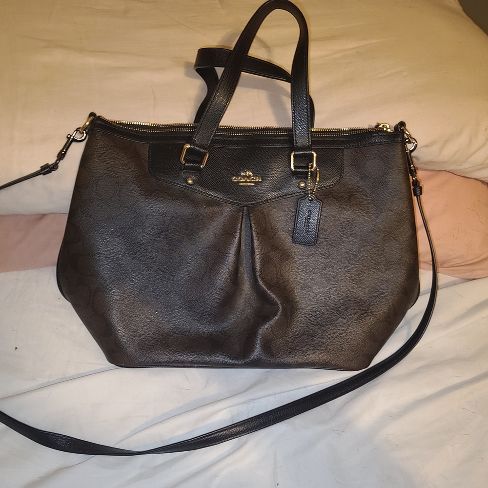 Authentic Coach purse with a crossbody strap! - Picture 3 of 12